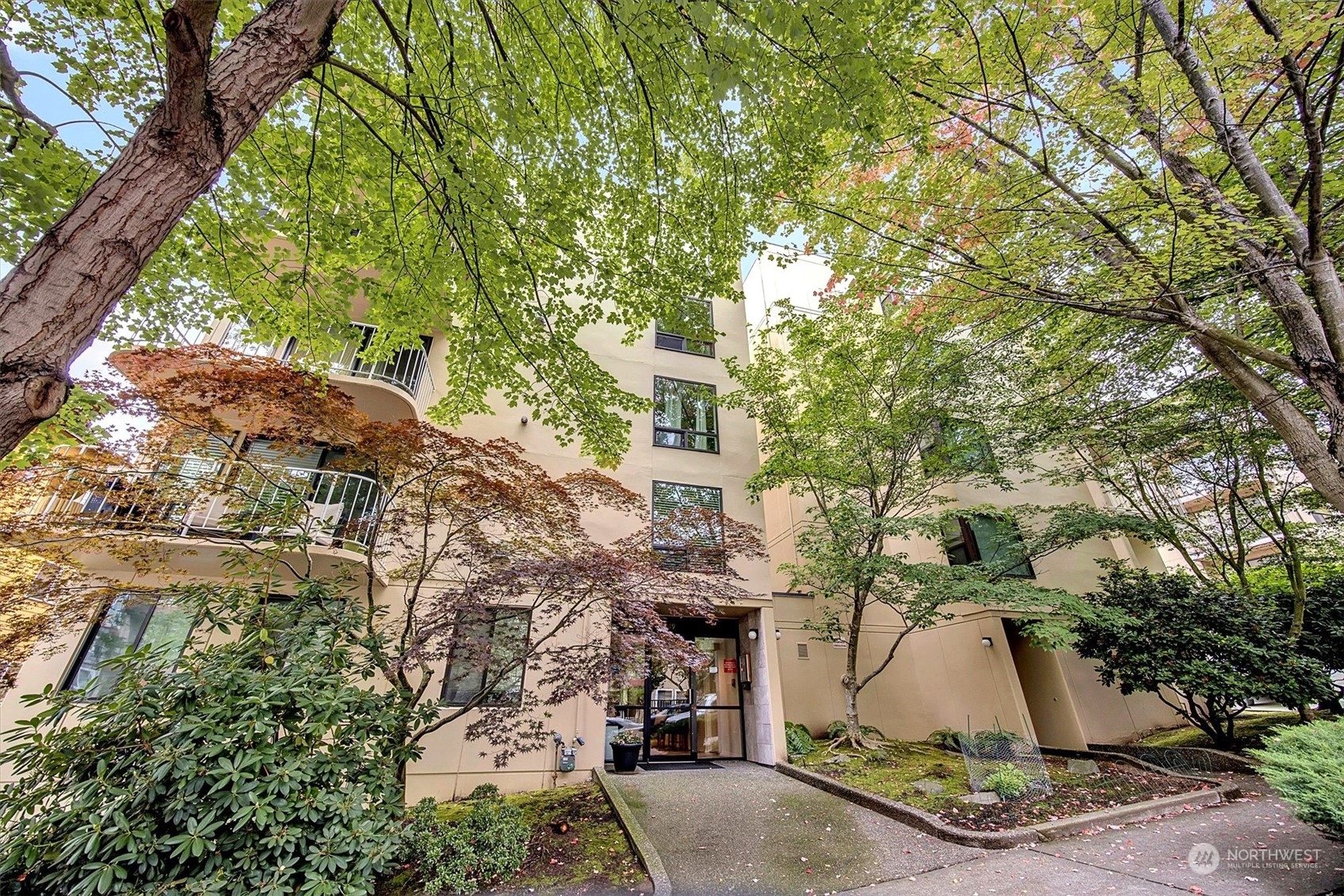 619 5th Avenue W #202