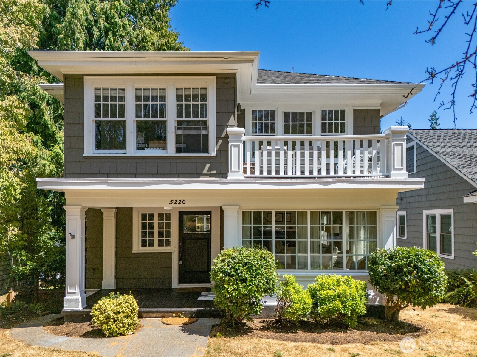 5220 18th Avenue NE