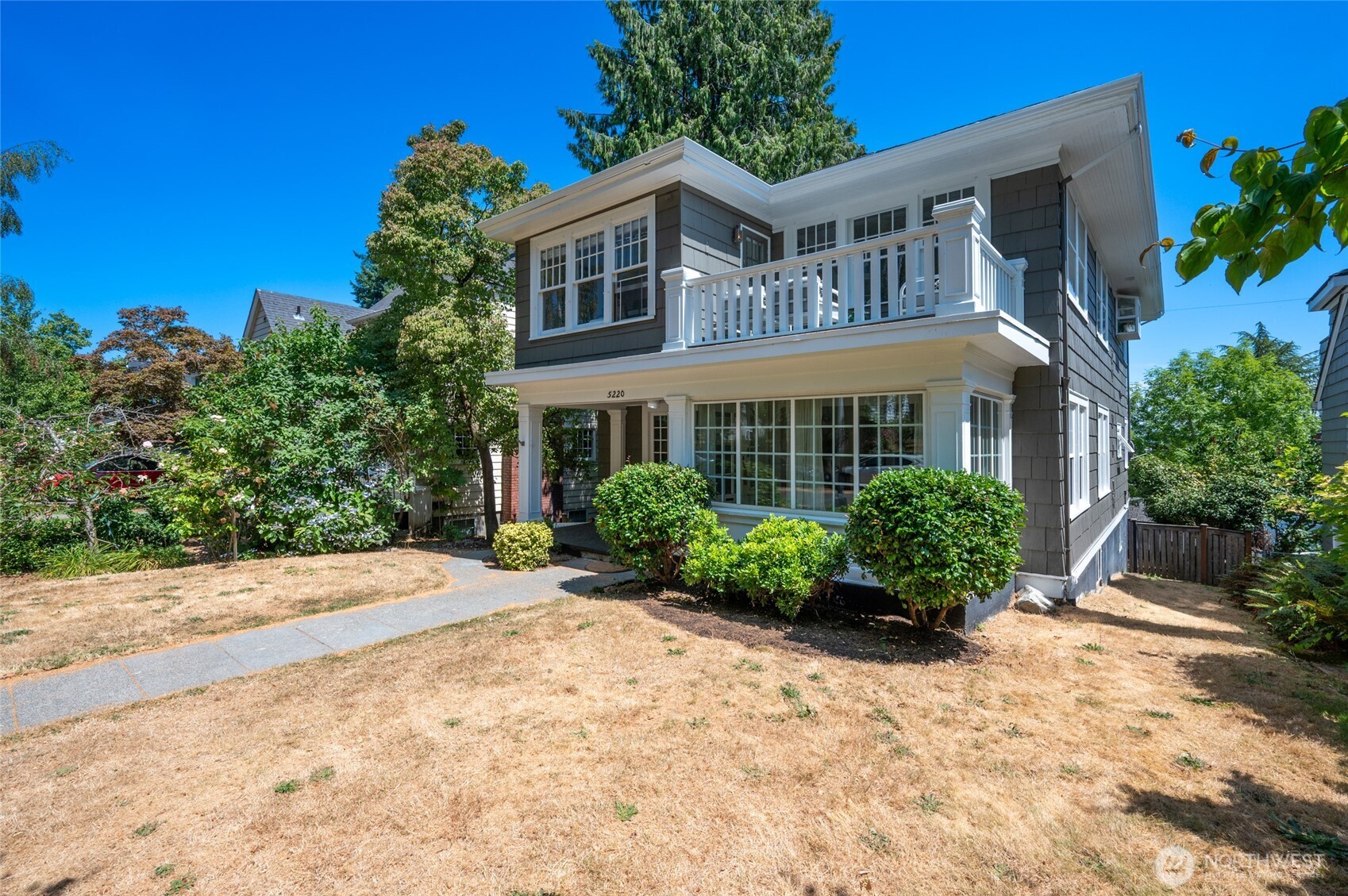 5220 18th Avenue NE
