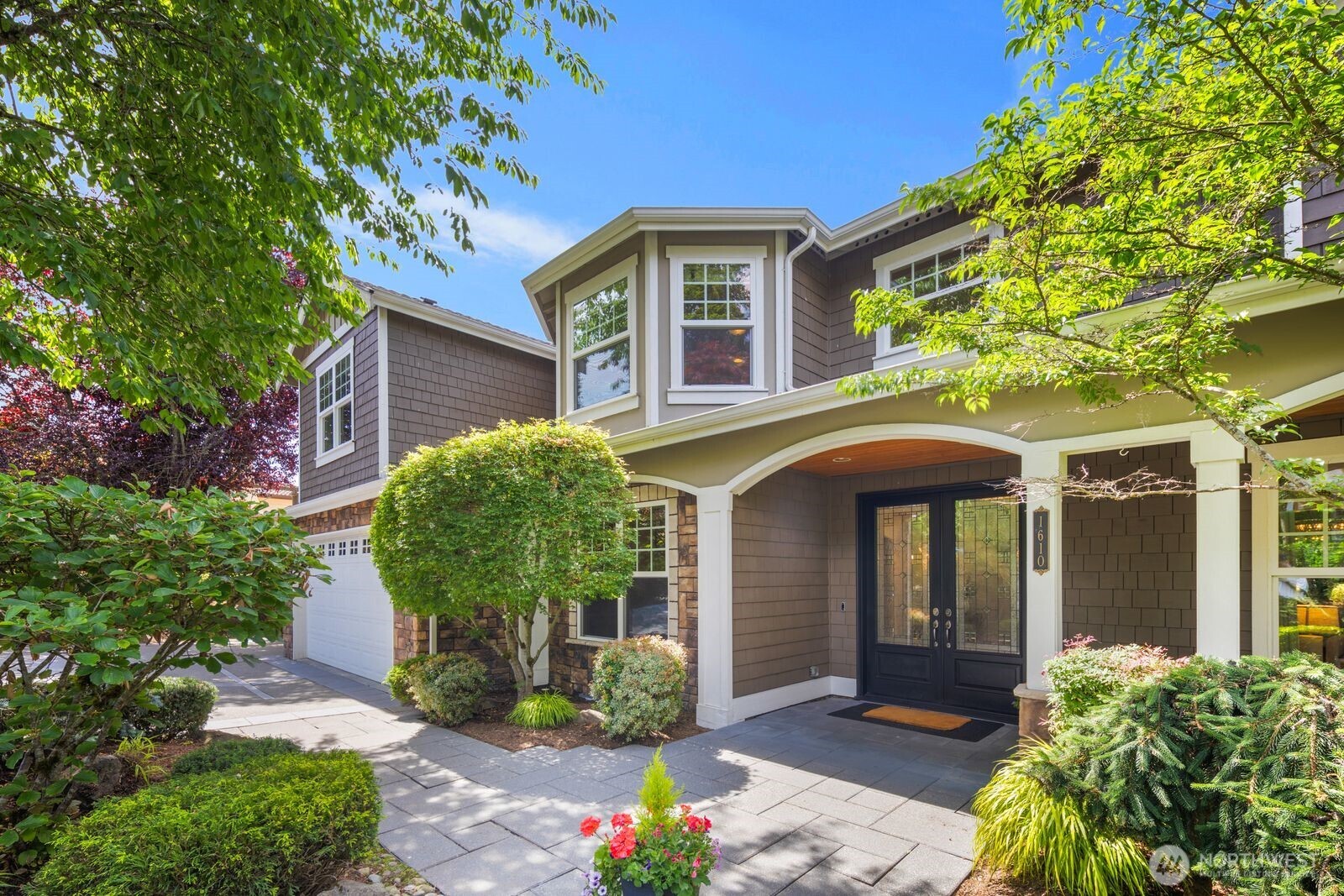 1610 8th Street W