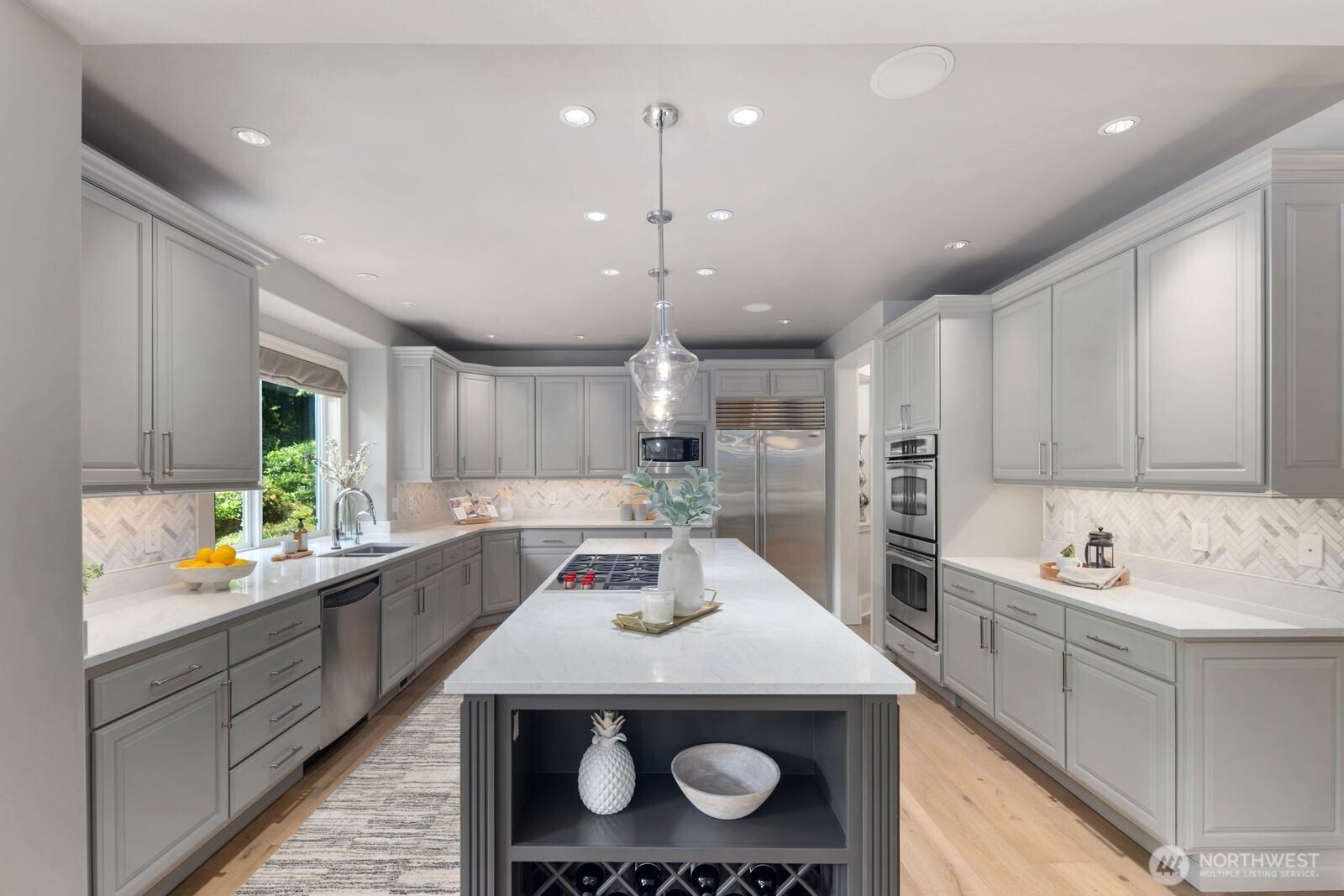 1610 8th Street W