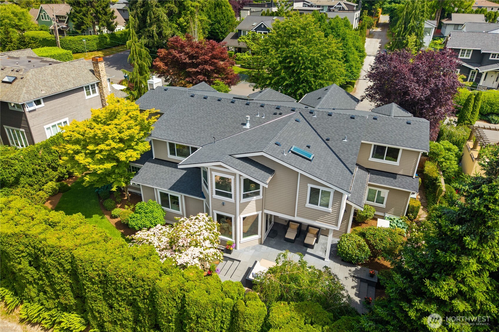 1610 8th Street W
