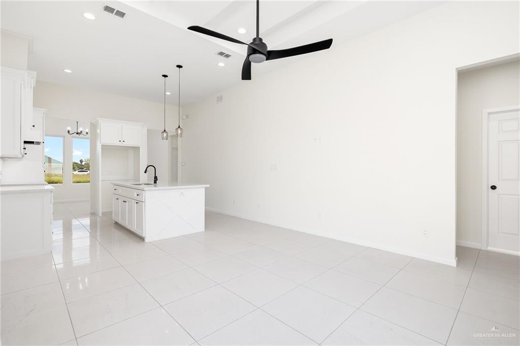 512 S Maryland Street