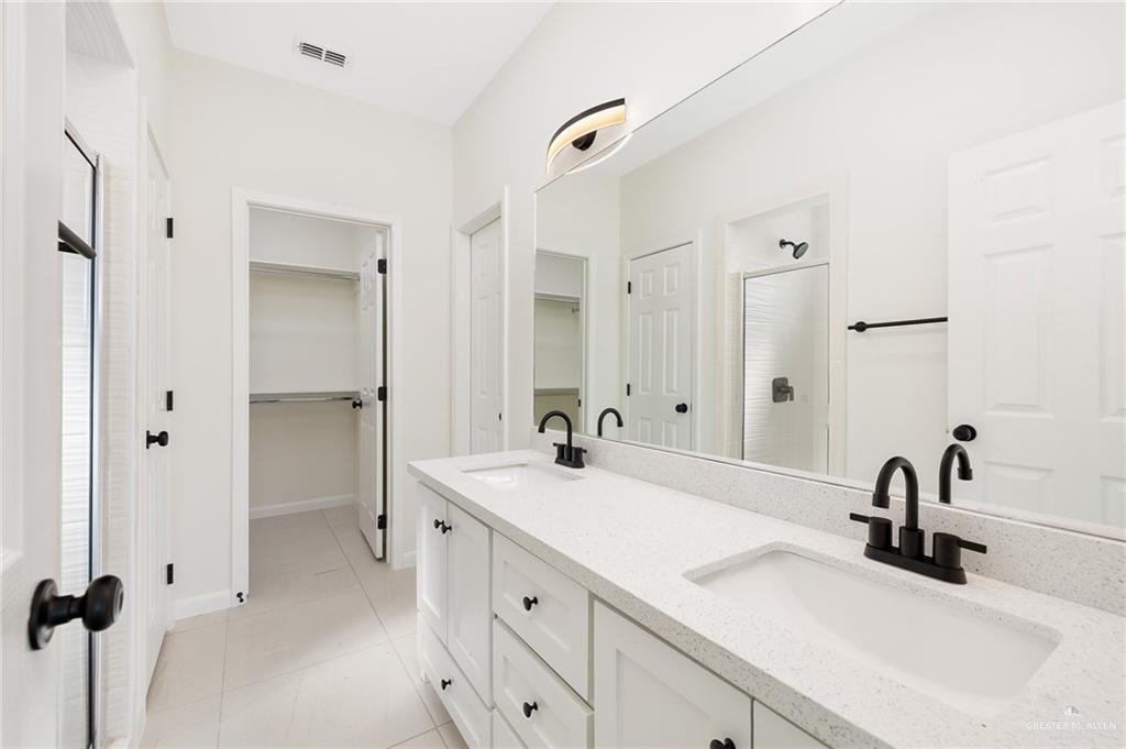 512 S Maryland Street