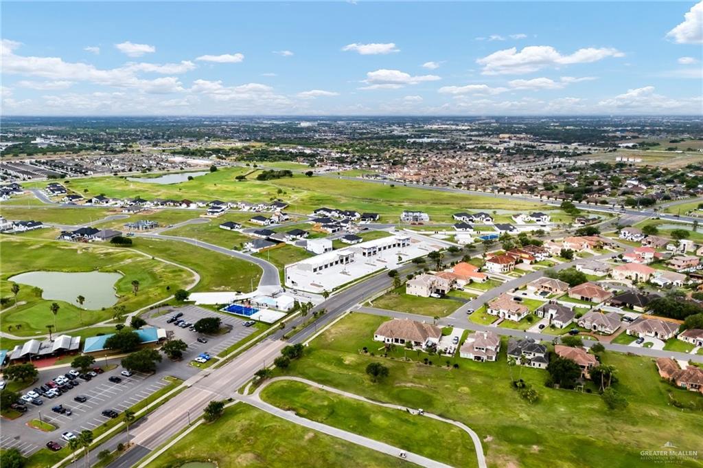 1920 Woods Drive East Street