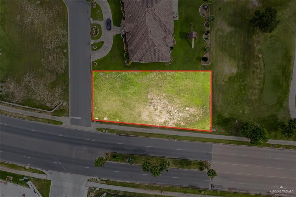 1920 Woods Drive East Street