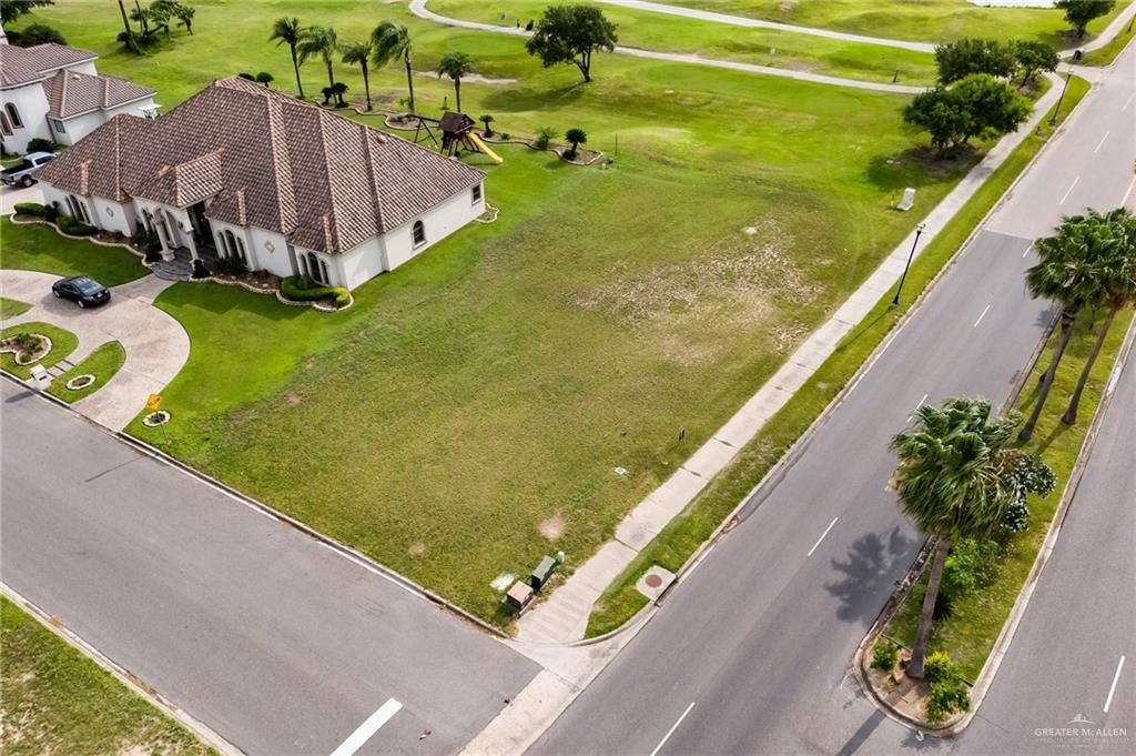 1920 Woods Drive East Street