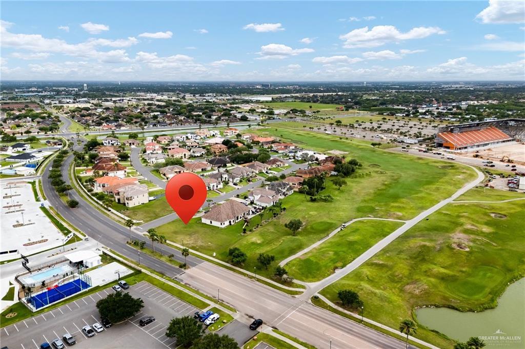 1920 Woods Drive East Street