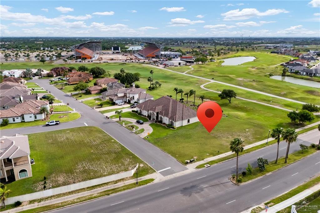 1920 Woods Drive East Street