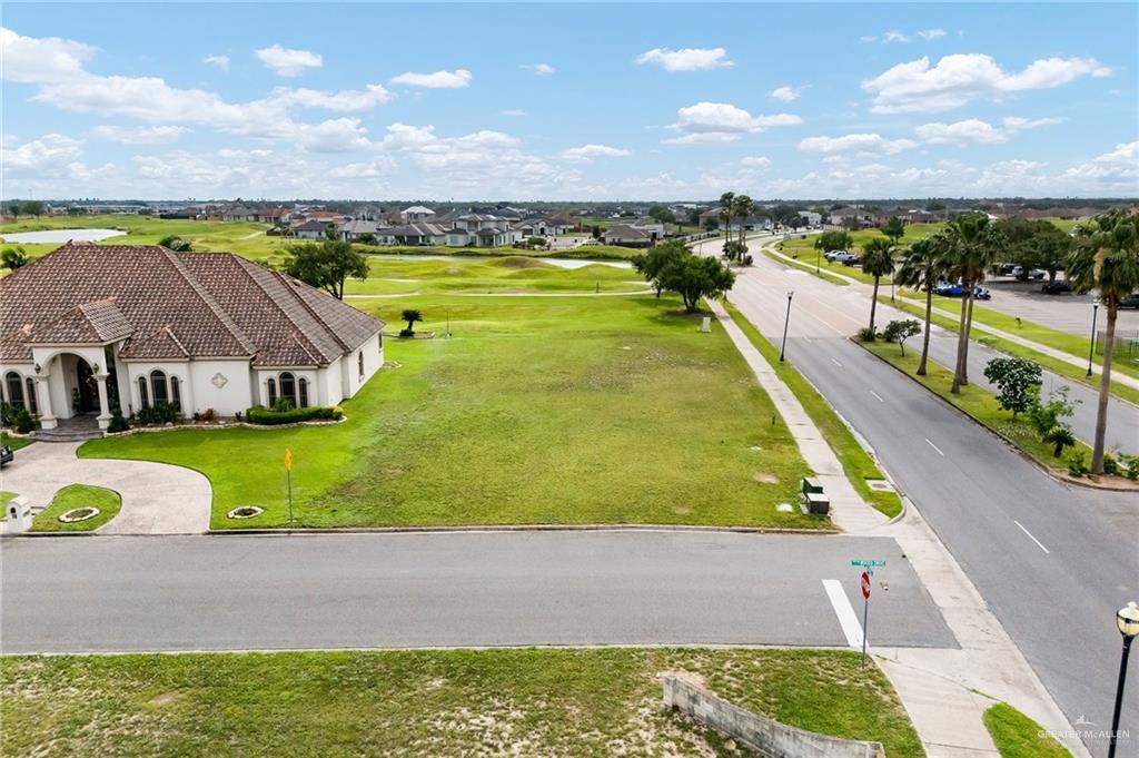 1920 Woods Drive East Street