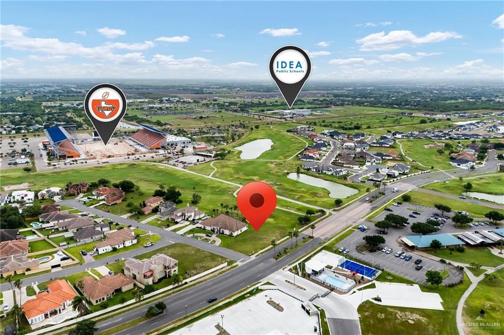 1920 Woods Drive East Street