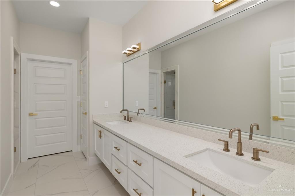 1216 E Evergreen Avenue