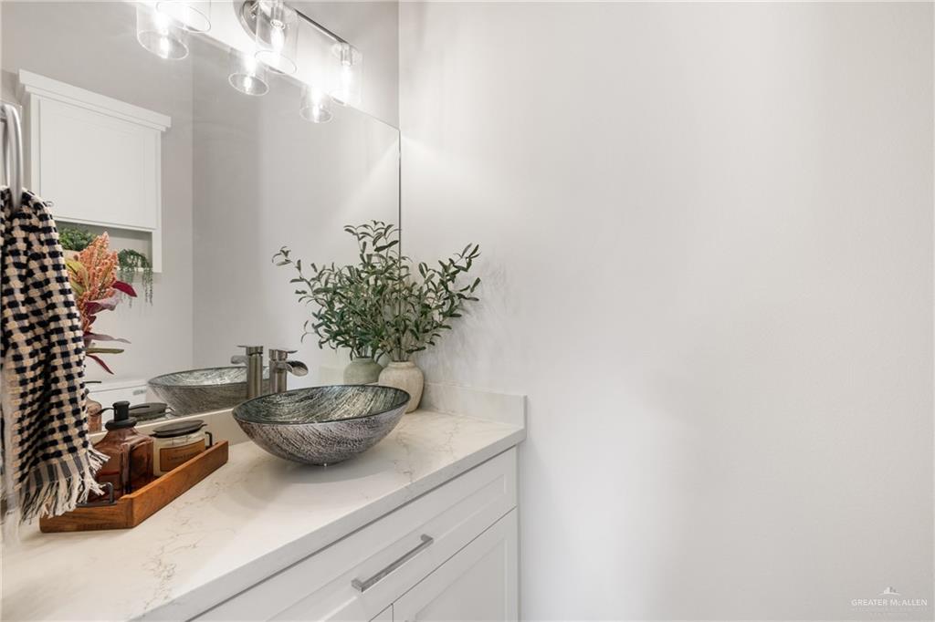 2712 E Bvlgari Drive