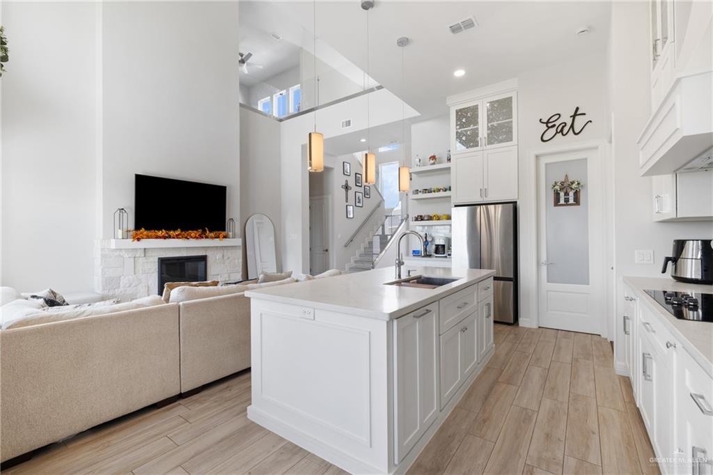 2712 E Bvlgari Drive