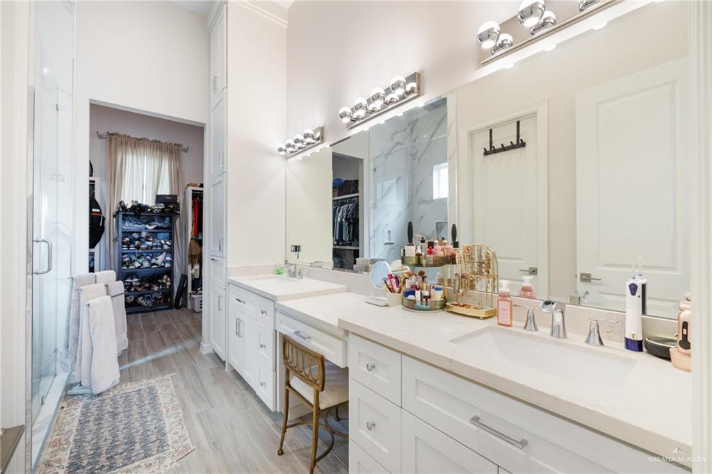 2712 E Bvlgari Drive