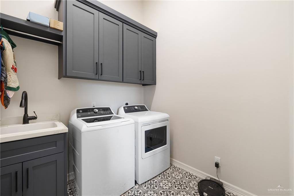 2712 E Bvlgari Drive