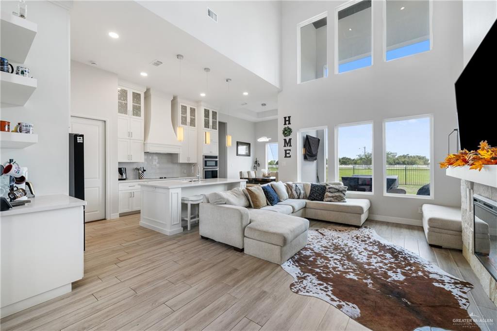 2712 E Bvlgari Drive