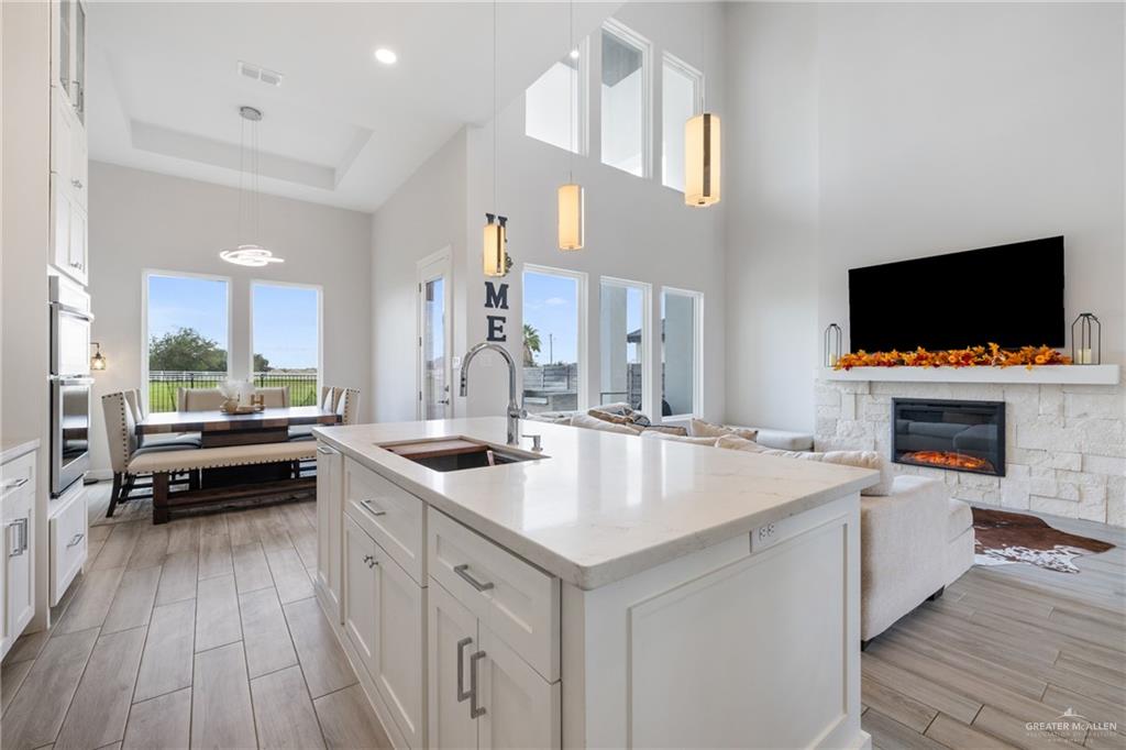 2712 E Bvlgari Drive