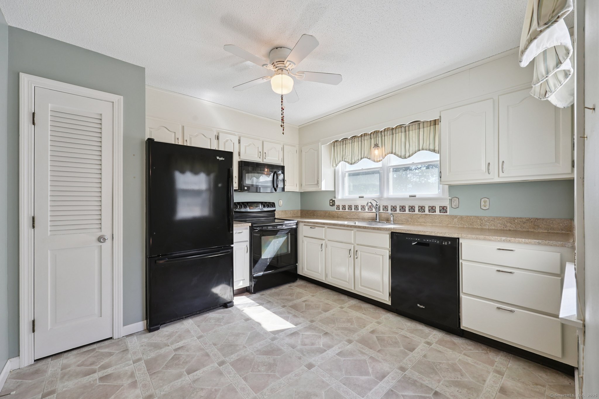 17 Fox Hollow Drive 17