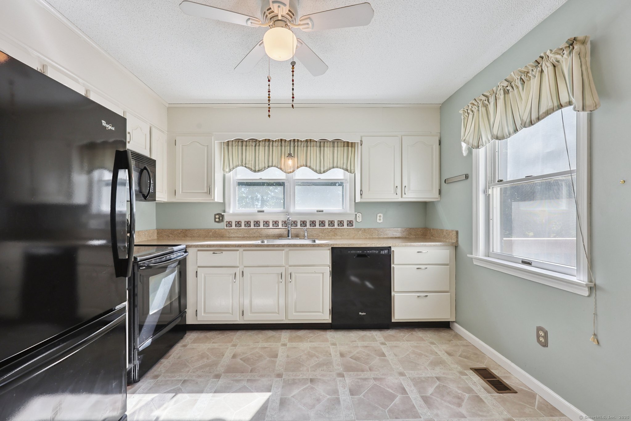 17 Fox Hollow Drive 17
