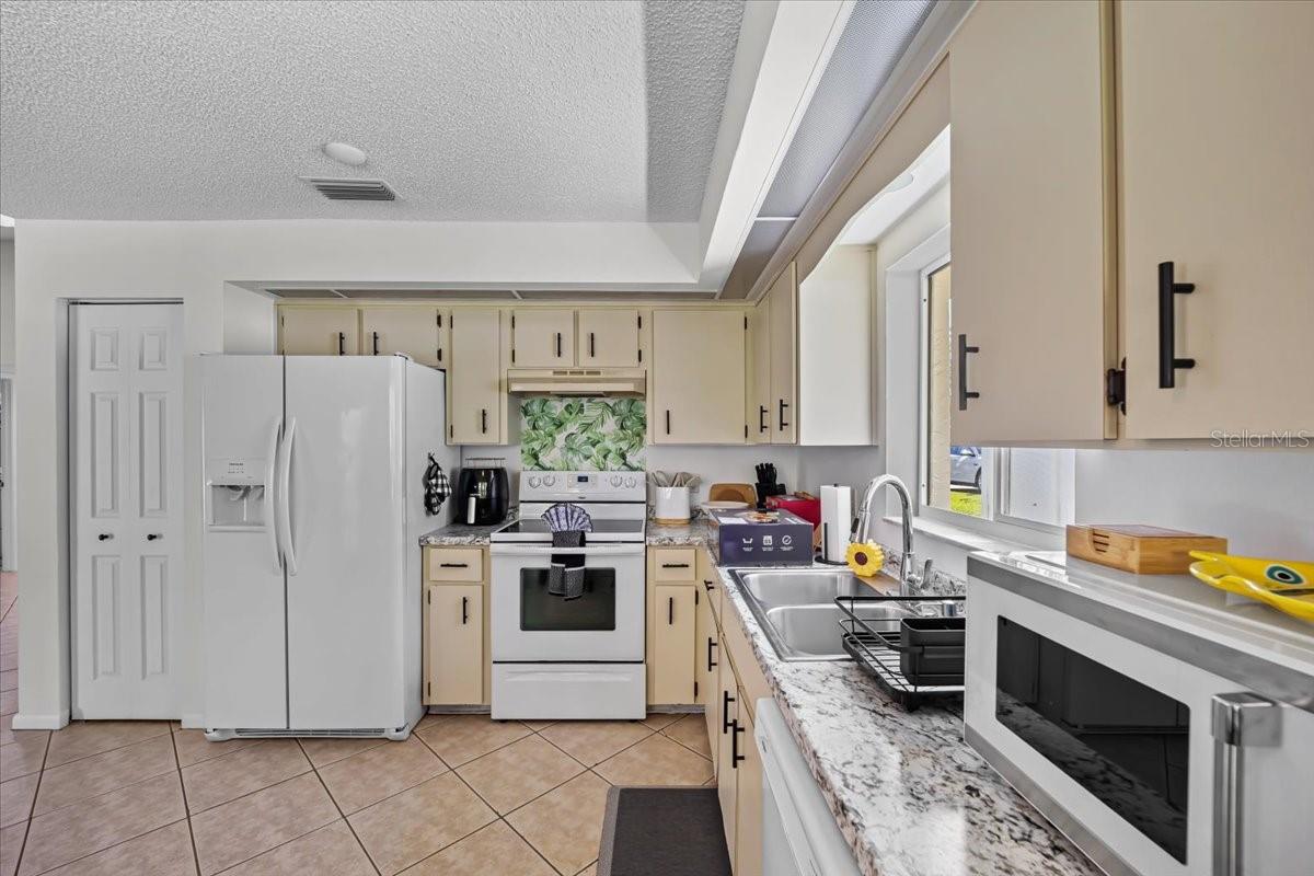 27 WASSERMAN DR