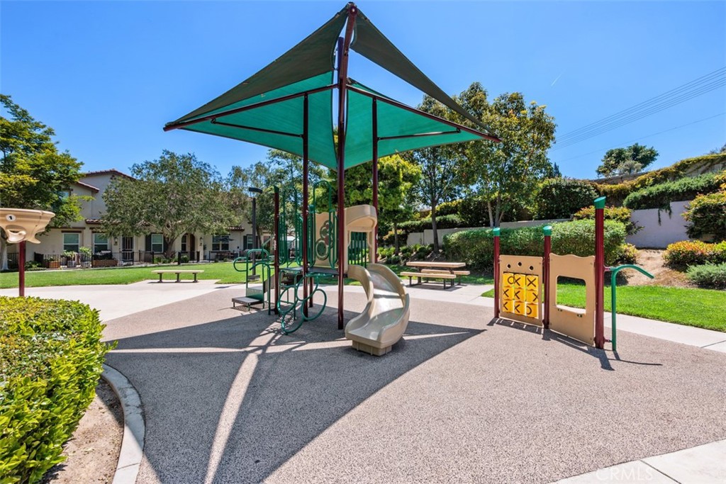 414 Avenida De La Luna