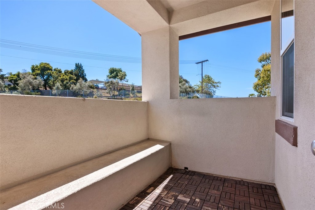 414 Avenida De La Luna