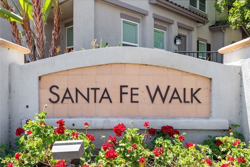 414 Avenida De La Luna