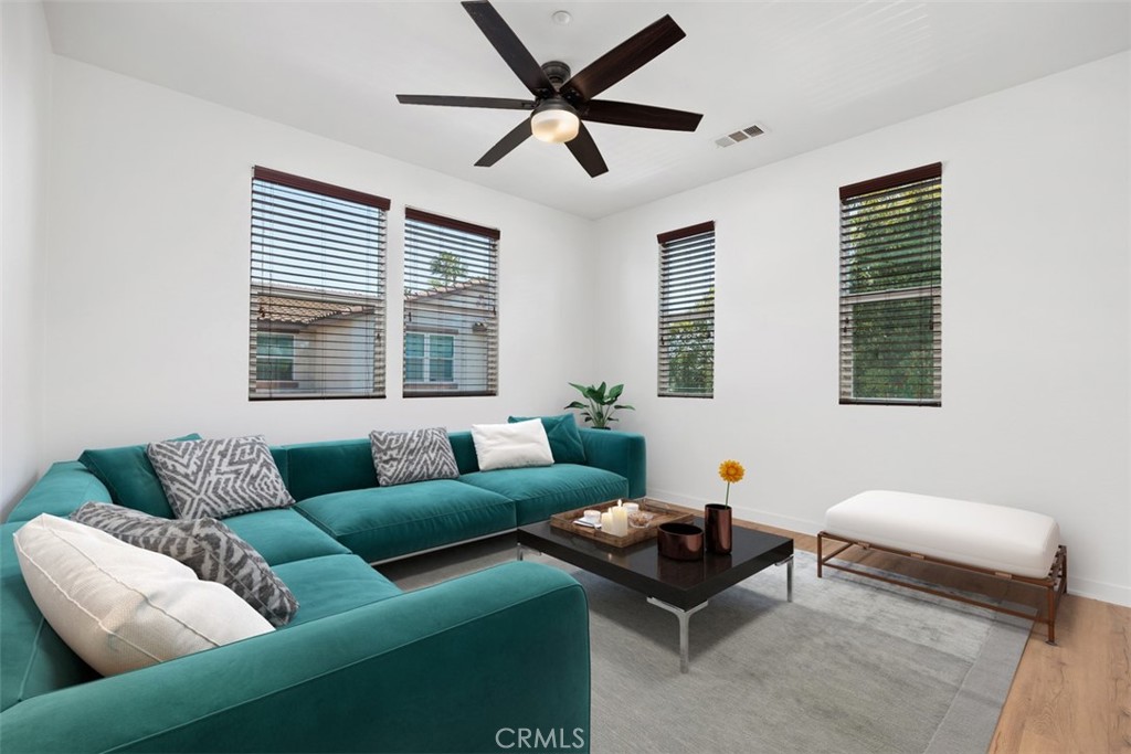 414 Avenida De La Luna