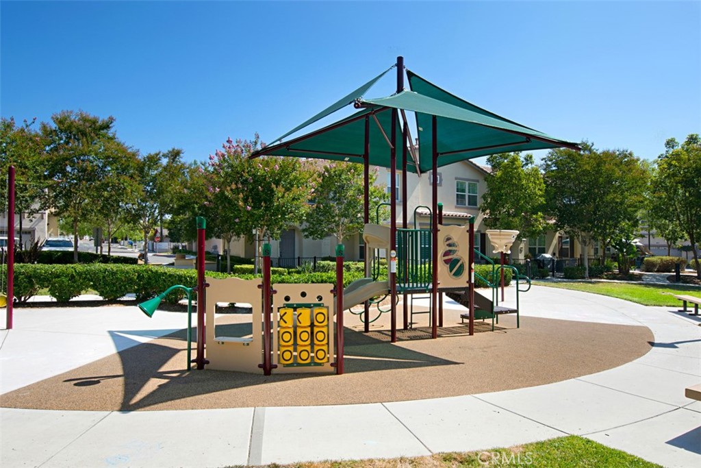 414 Avenida De La Luna