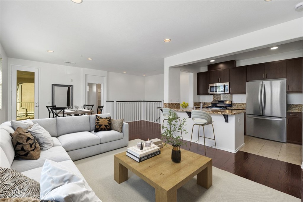 43114 Avenida Abril