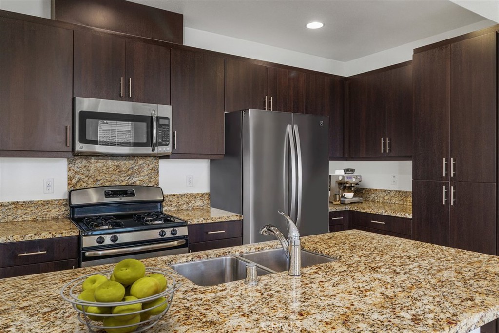 43114 Avenida Abril