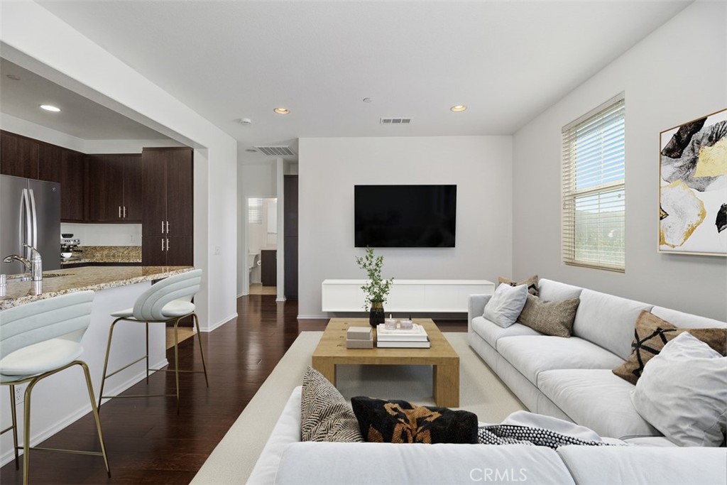 43114 Avenida Abril