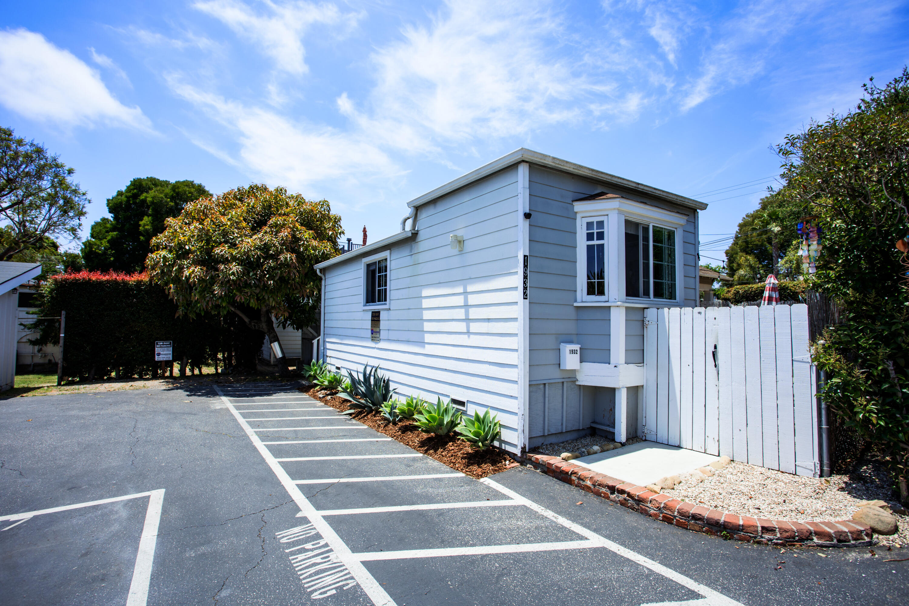 225 W Mission Street