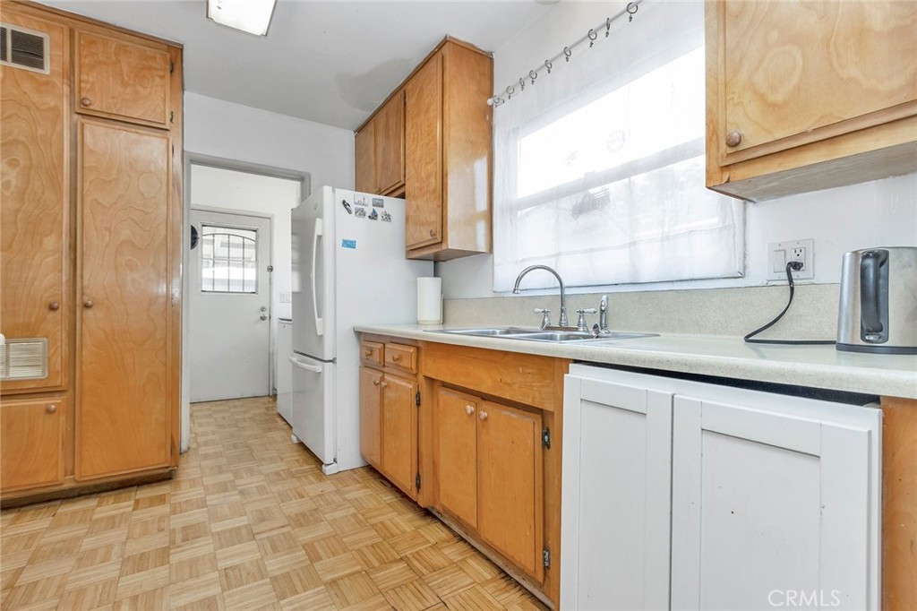 1371 S Bender Avenue