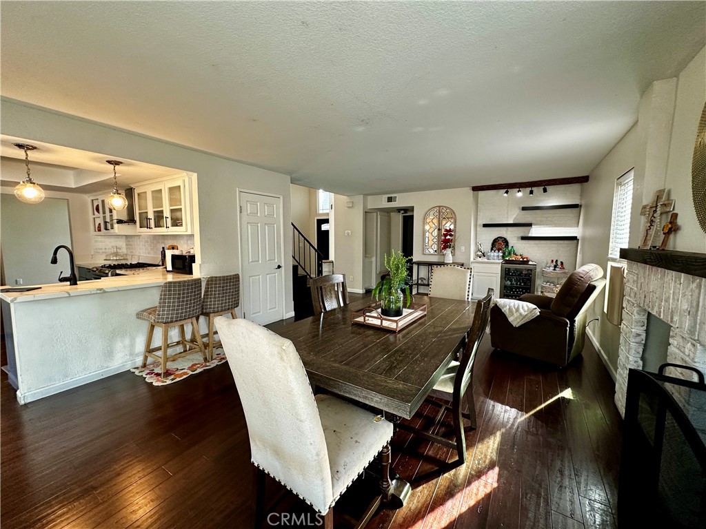 1512 W Sunnyview Dr