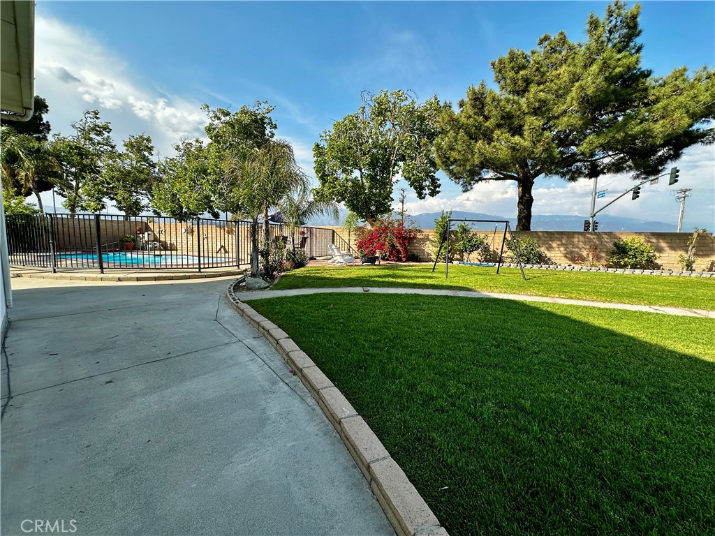 1512 W Sunnyview Dr