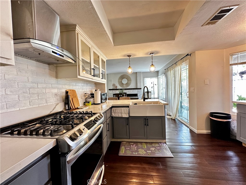 1512 W Sunnyview Dr