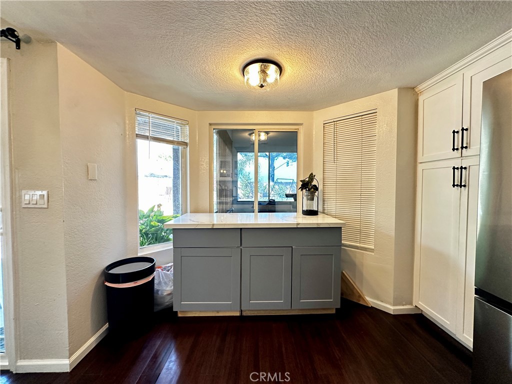 1512 W Sunnyview Dr