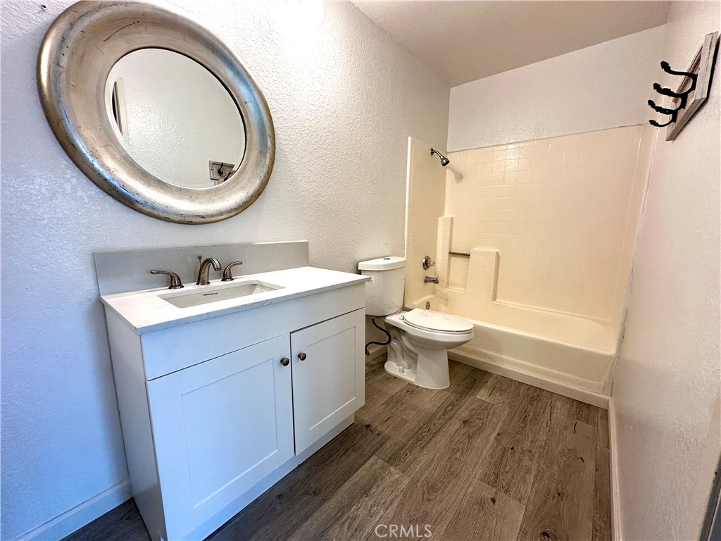 1512 W Sunnyview Dr
