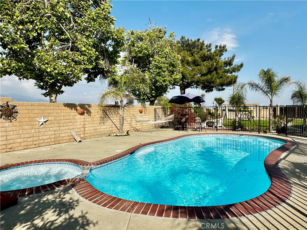 1512 W Sunnyview Dr