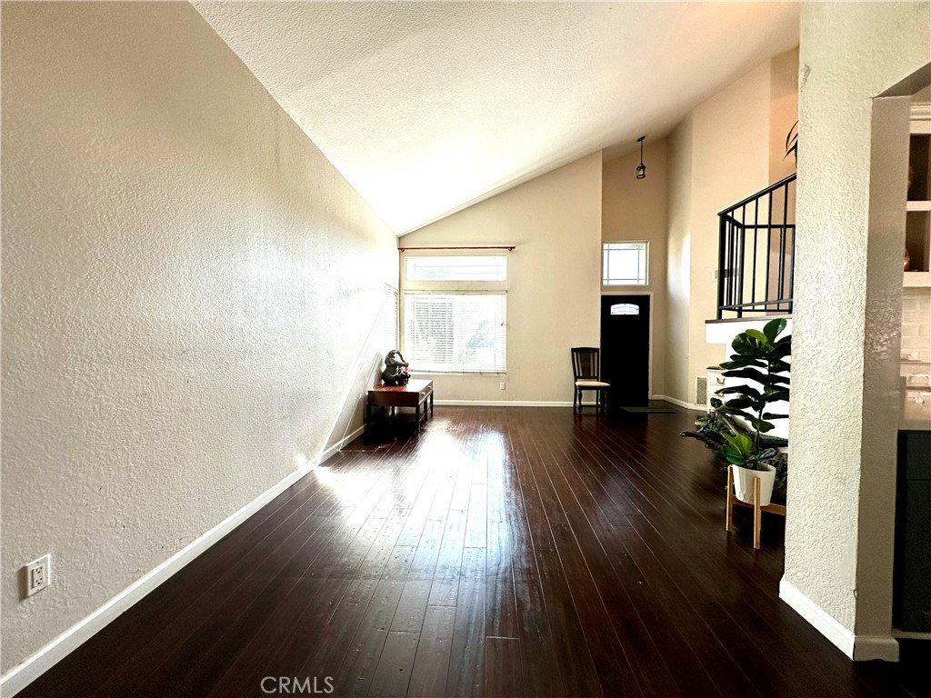 1512 W Sunnyview Dr