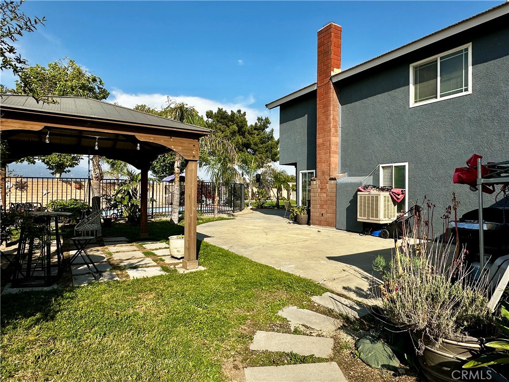1512 W Sunnyview Dr