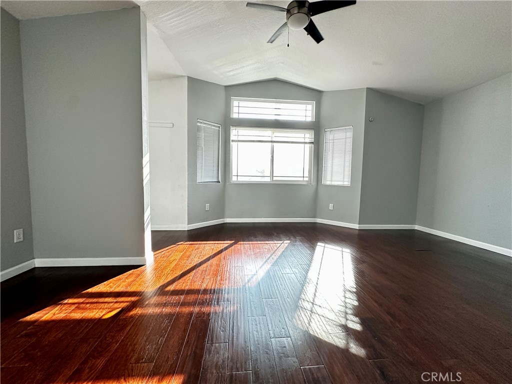 1512 W Sunnyview Dr