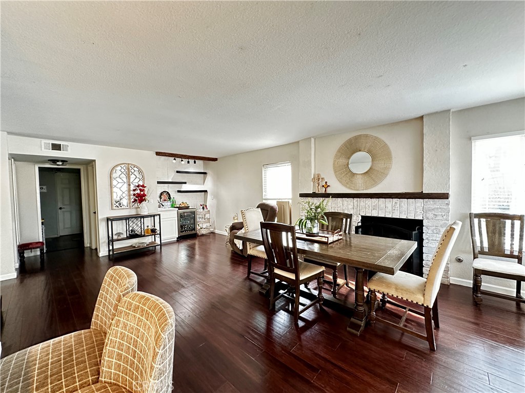 1512 W Sunnyview Dr