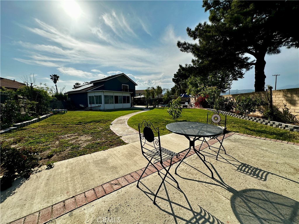 1512 W Sunnyview Dr