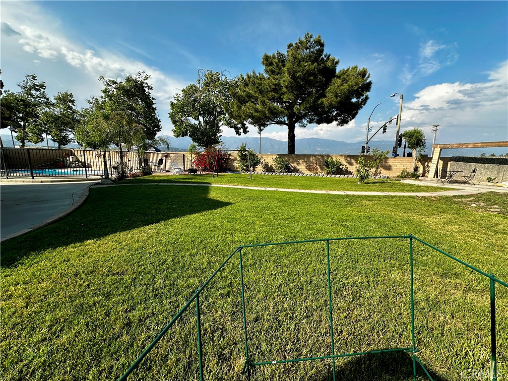 1512 W Sunnyview Dr
