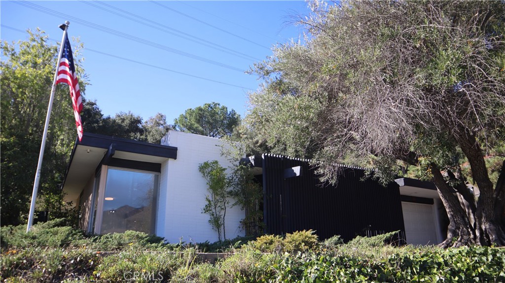 3345 Country Club Drive