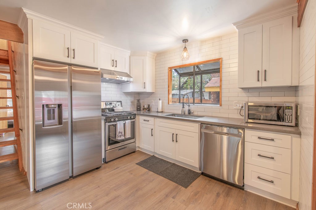 300 Los Angeles Avenue