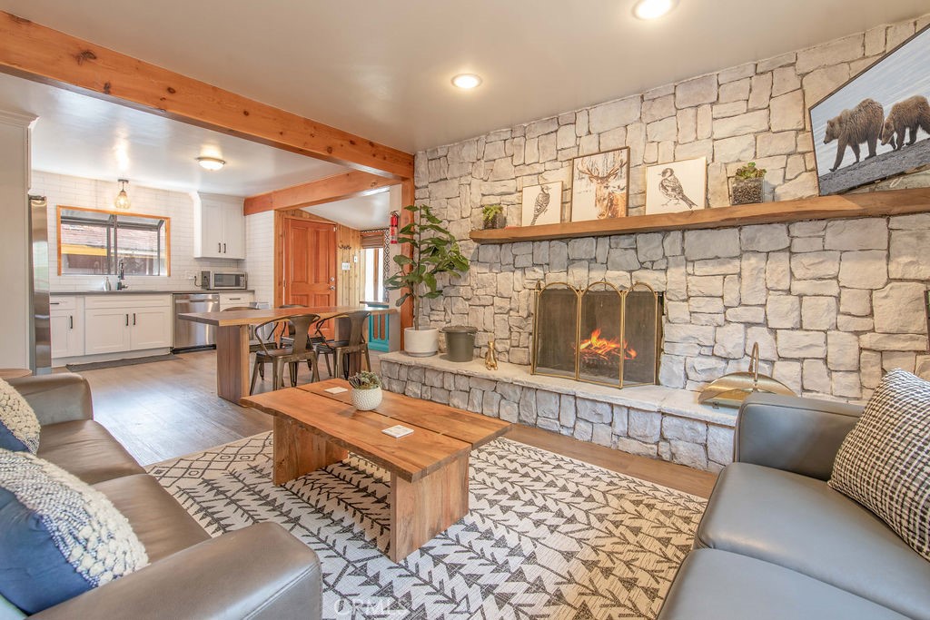 300 Los Angeles Avenue